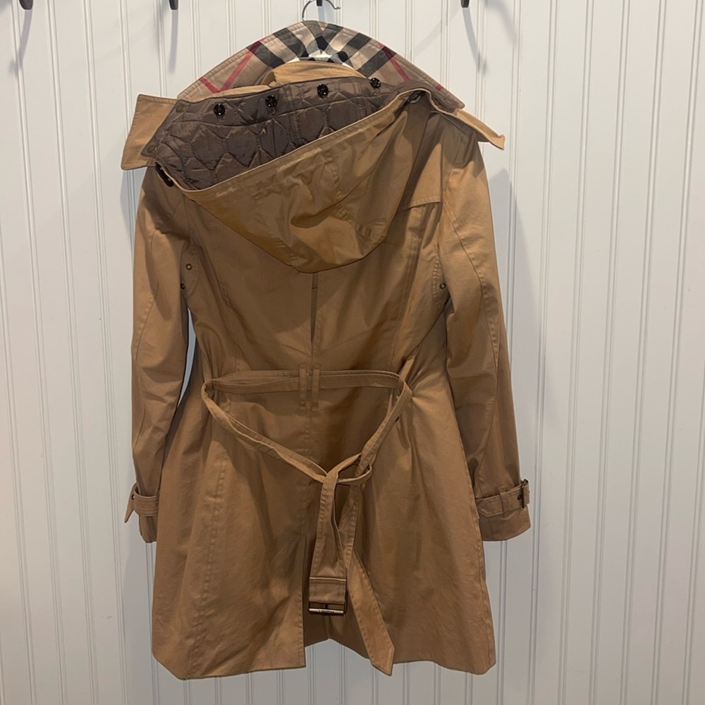 Burberry Tan Trench Coat with Brown Lining - Picture 10 of 14